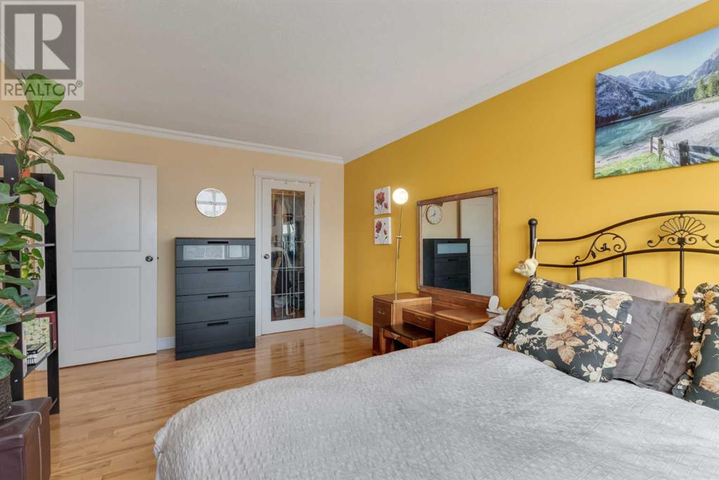 Single Family House for Sale in   Point Drive NW Point McKay Calgary 