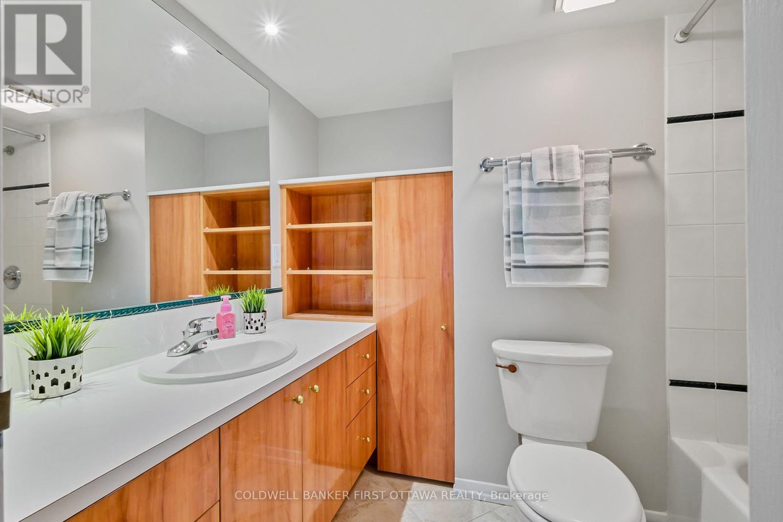 Photo 25 of 412 80 Sandcastle Drive, Ottawa ON