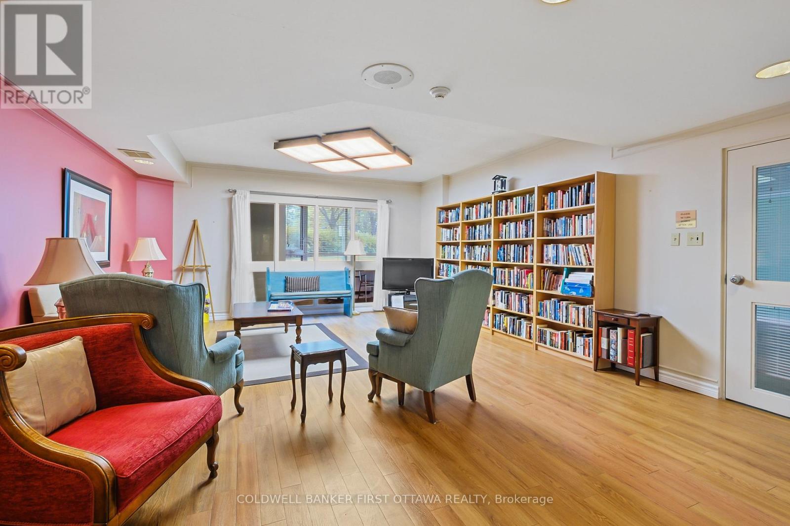 Photo 4 of 412 80 Sandcastle Drive, Ottawa ON