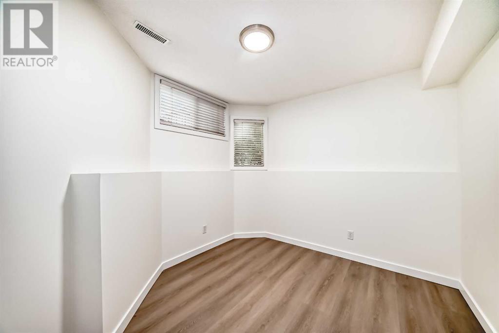 Single Family House 4 Level for Sale in  Martha