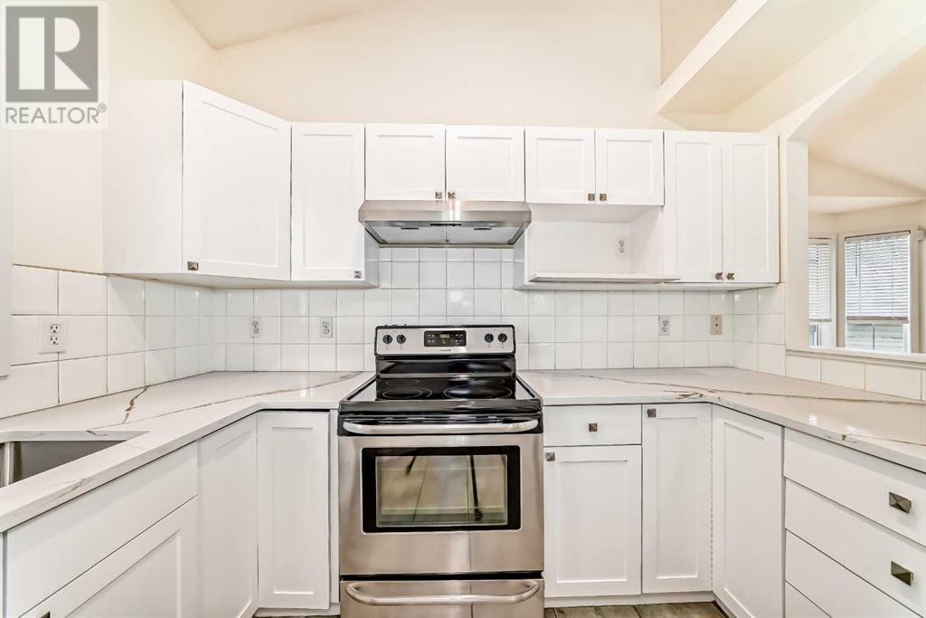 Single Family House 4 Level for Sale in  Martha
