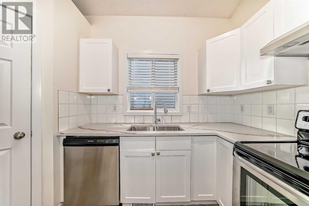 Single Family House 4 Level for Sale in  Martha