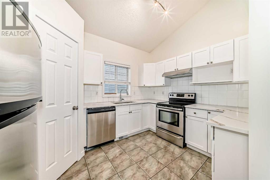 Single Family House 4 Level for Sale in  Martha