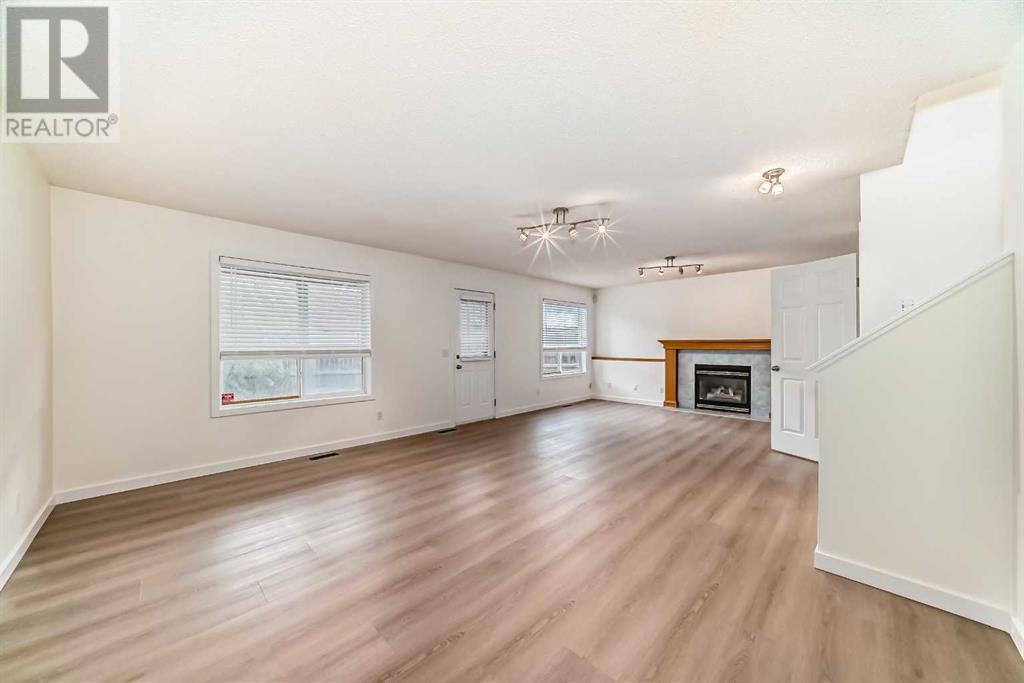 Single Family House 4 Level for Sale in  Martha