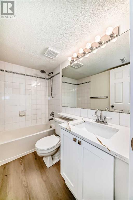 Single Family House 4 Level for Sale in  Martha