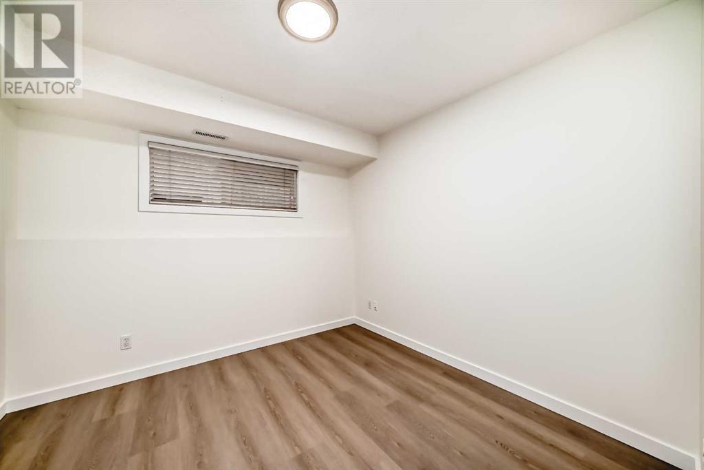 Single Family House 4 Level for Sale in  Martha