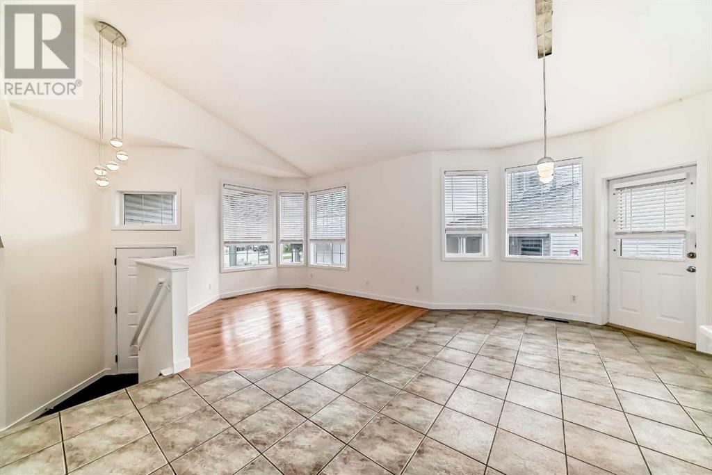 Single Family House 4 Level for Sale in  Martha