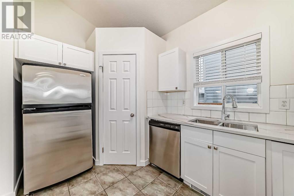 Single Family House 4 Level for Sale in  Martha