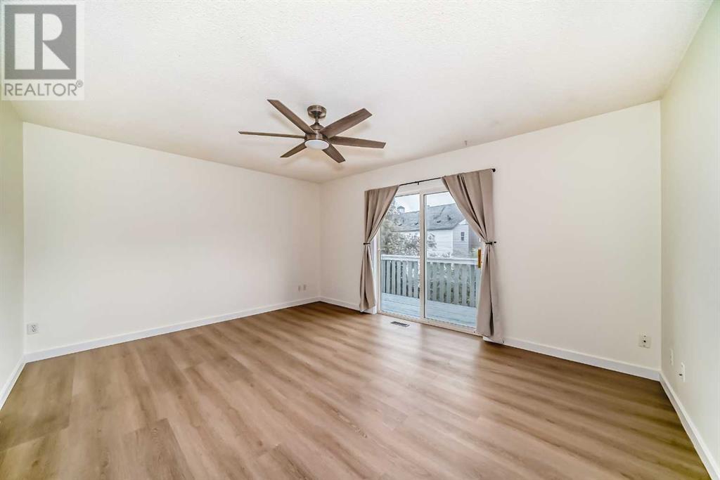 Single Family House 4 Level for Sale in  Martha