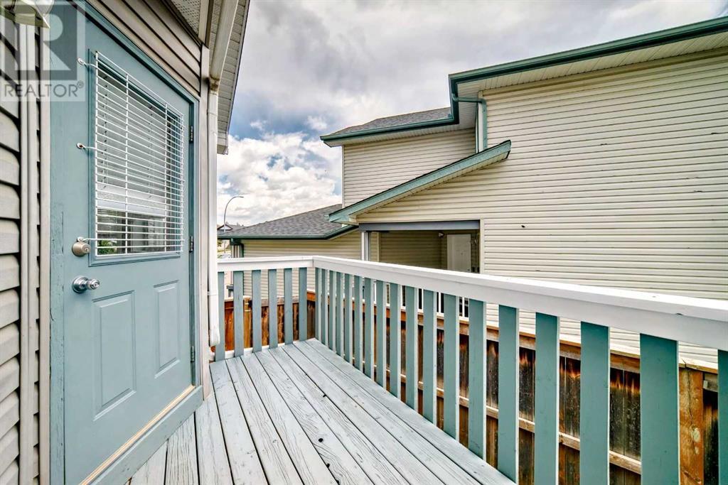 Single Family House 4 Level for Sale in  Martha