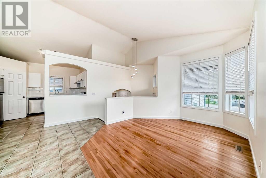 Single Family House 4 Level for Sale in  Martha