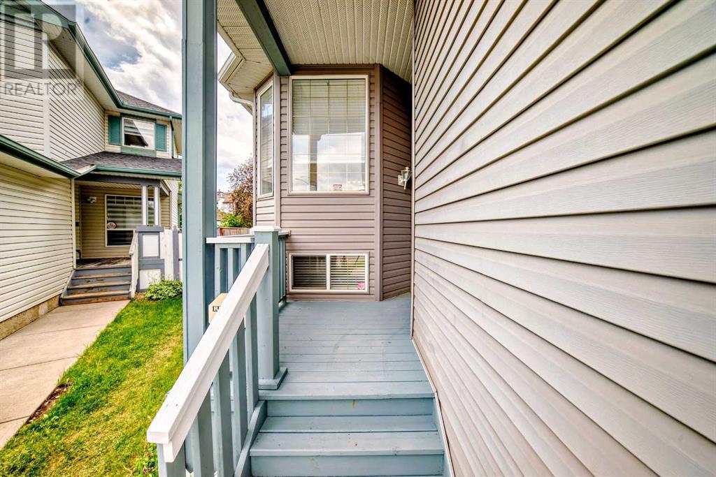 Single Family House 4 Level for Sale in  Martha