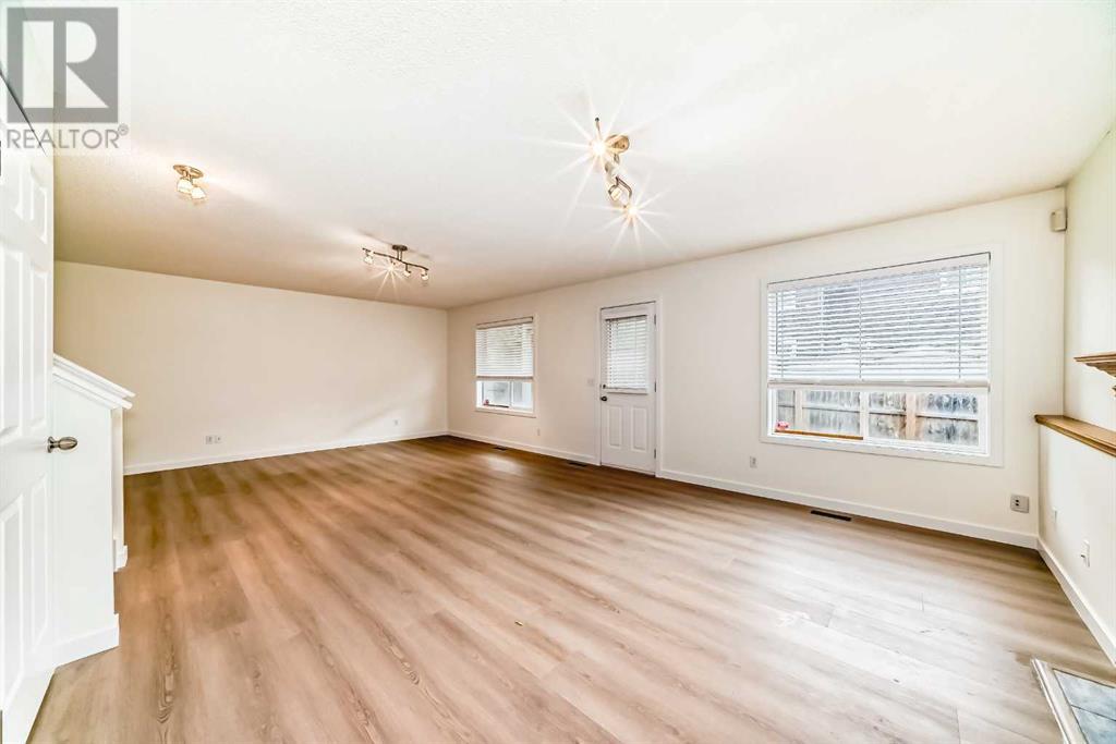 Single Family House 4 Level for Sale in  Martha
