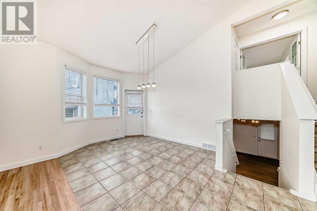 Single Family House 4 Level for Sale in  Martha