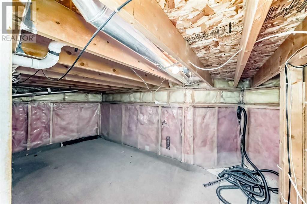 Single Family House 4 Level for Sale in  Martha