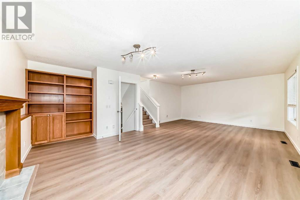Single Family House 4 Level for Sale in  Martha