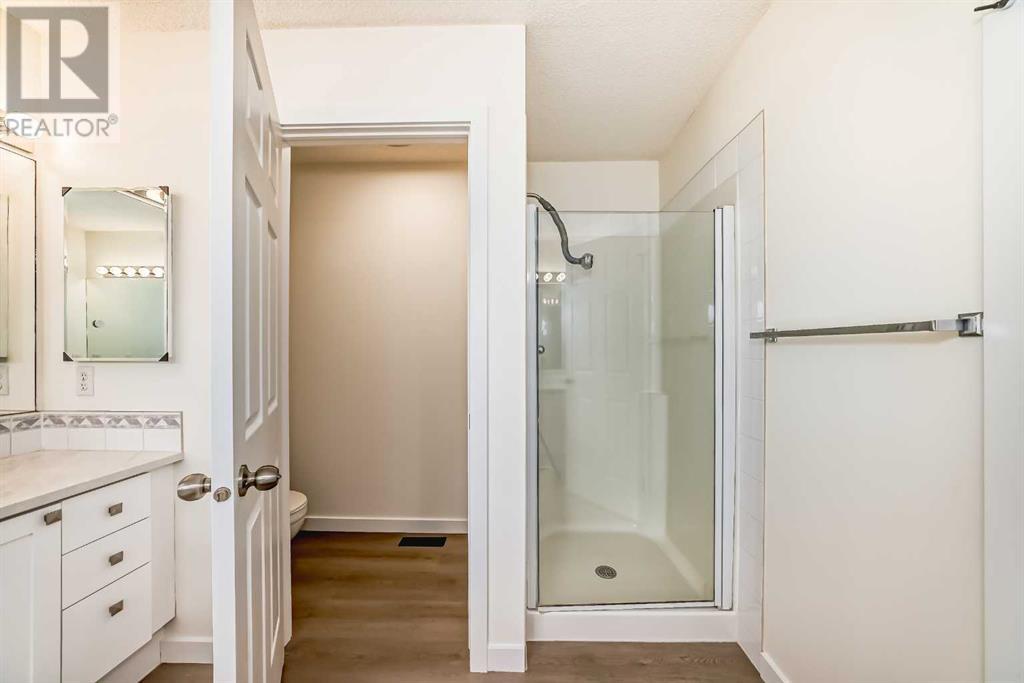 Single Family House 4 Level for Sale in  Martha