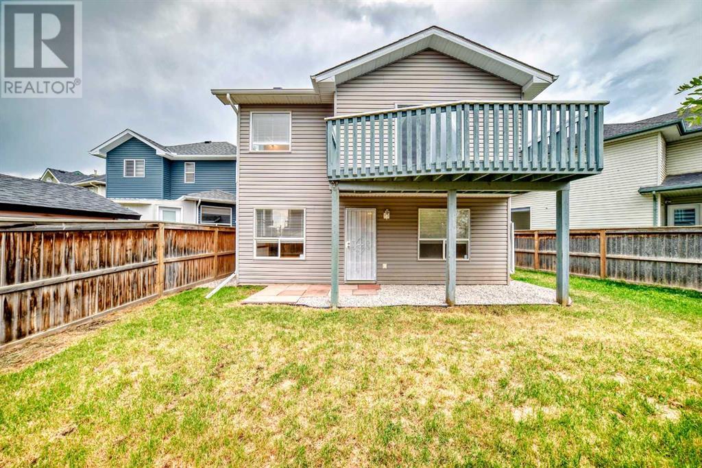 Single Family House 4 Level for Sale in  Martha