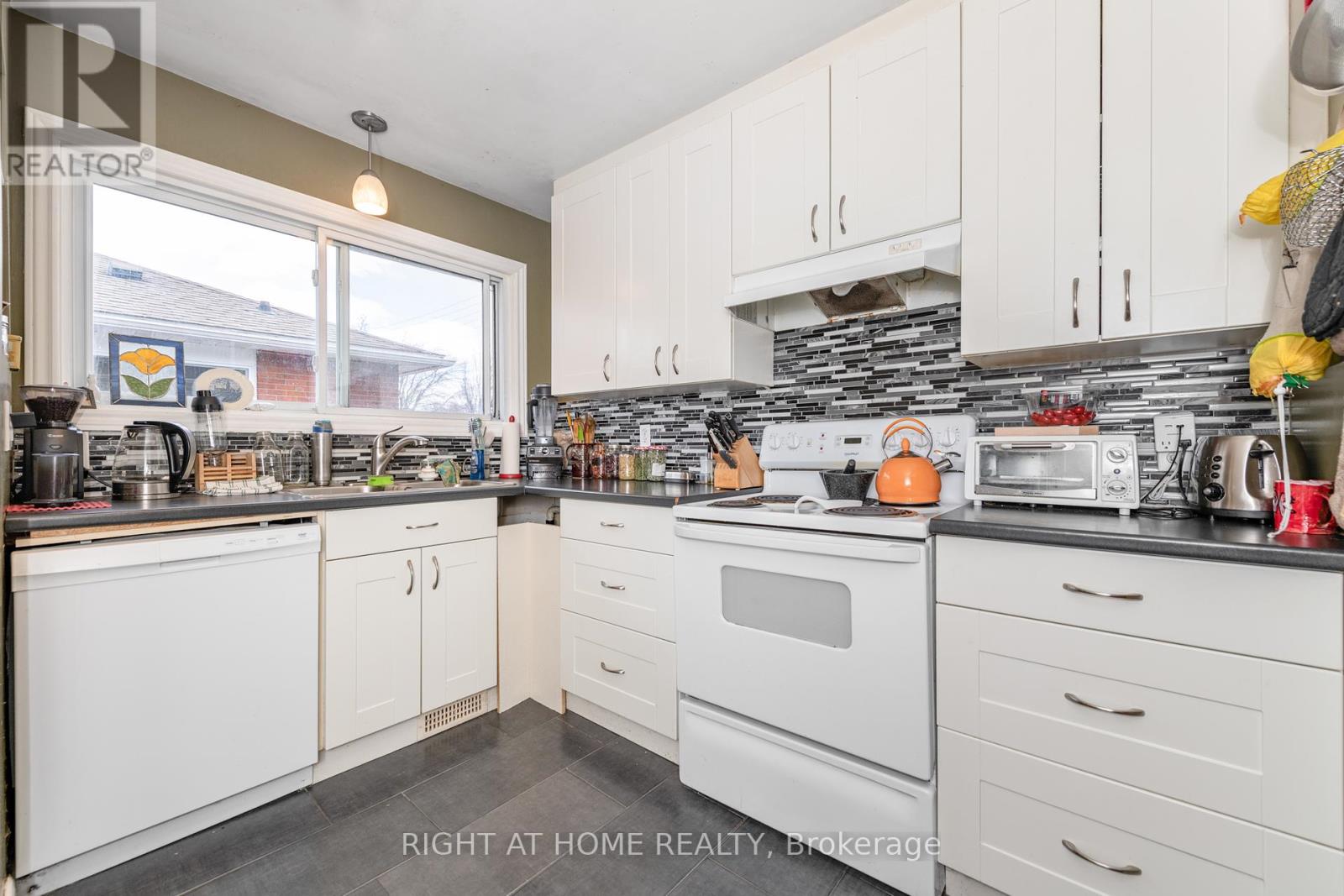 Photo 13 of 2421 Iris Street, Ottawa ON