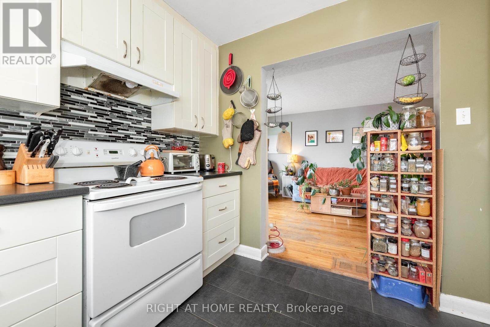 Photo 14 of 2421 Iris Street, Ottawa ON