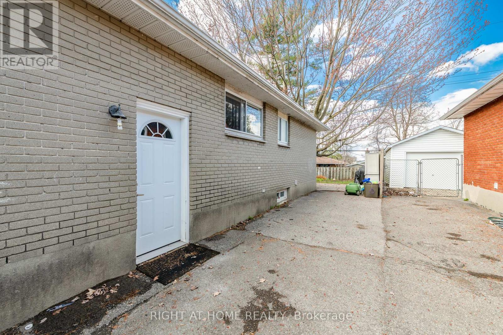 Photo 33 of 2421 Iris Street, Ottawa ON