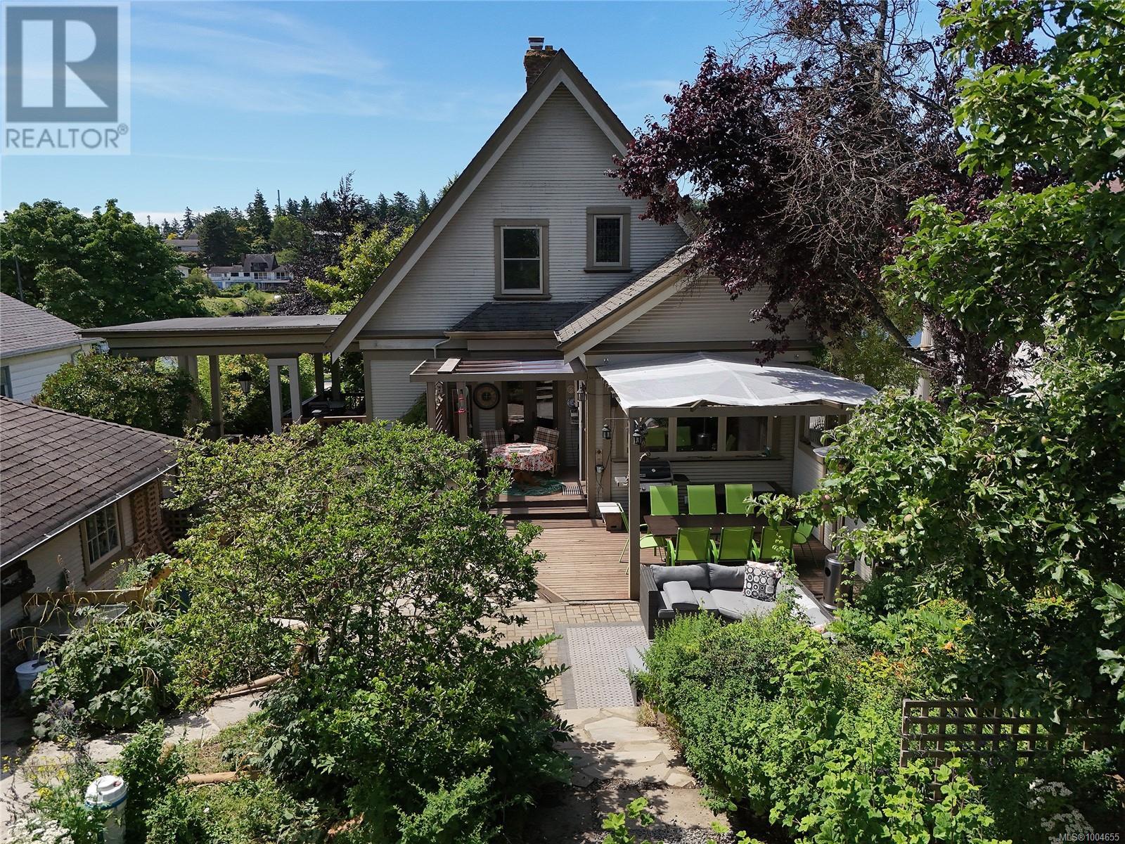 Photo 20 of 566 Gorge Rd W, Saanich BC