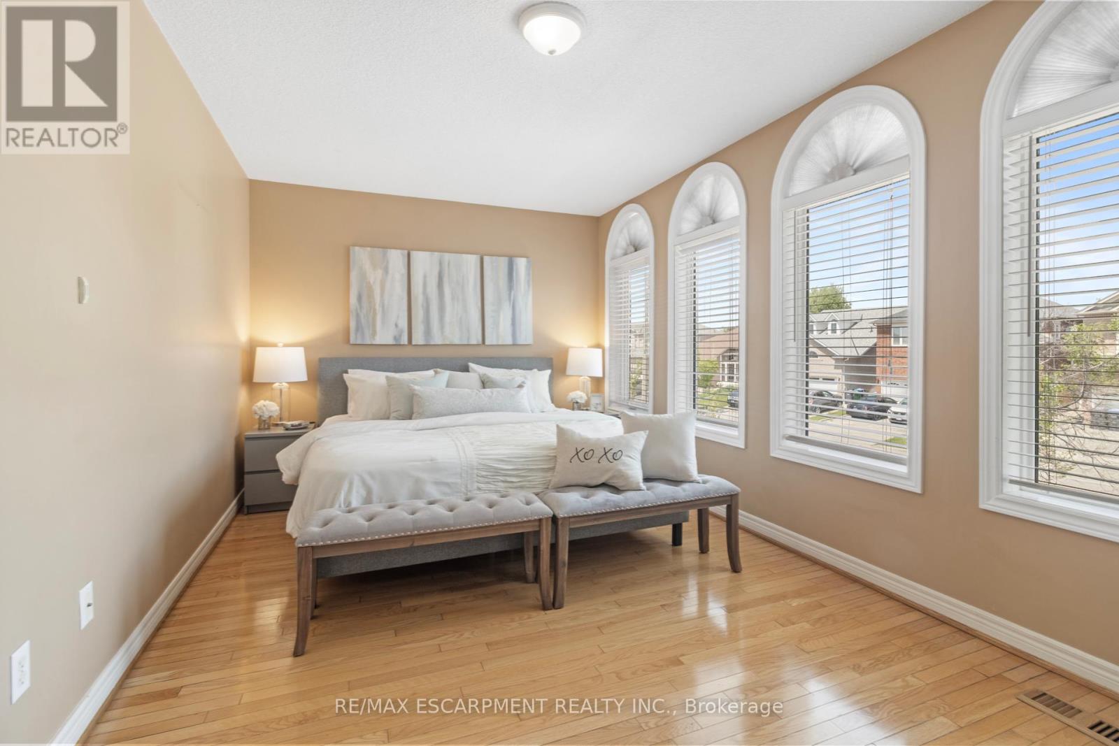 Photo 3 of 5414 Kinglet Avenue, Mississauga ON