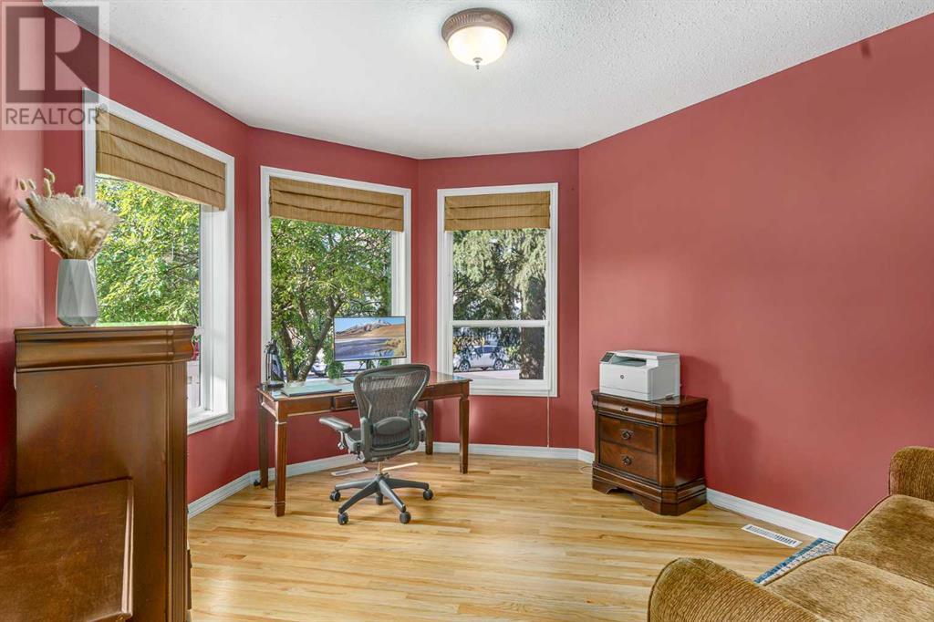 Single Family House for Sale in   Avenue SW Windsor Park Calgary 