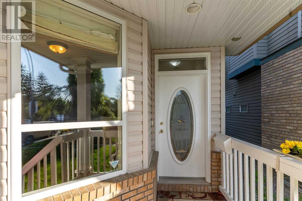 Single Family House for Sale in   Avenue SW Windsor Park Calgary 