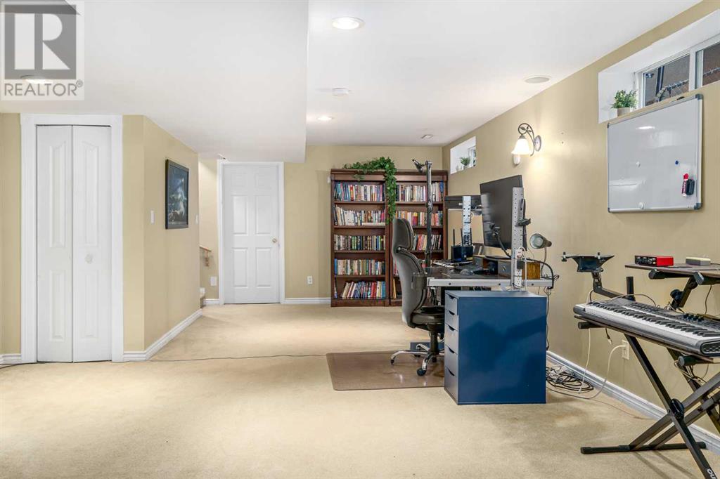 Single Family House for Sale in   Avenue SW Windsor Park Calgary 