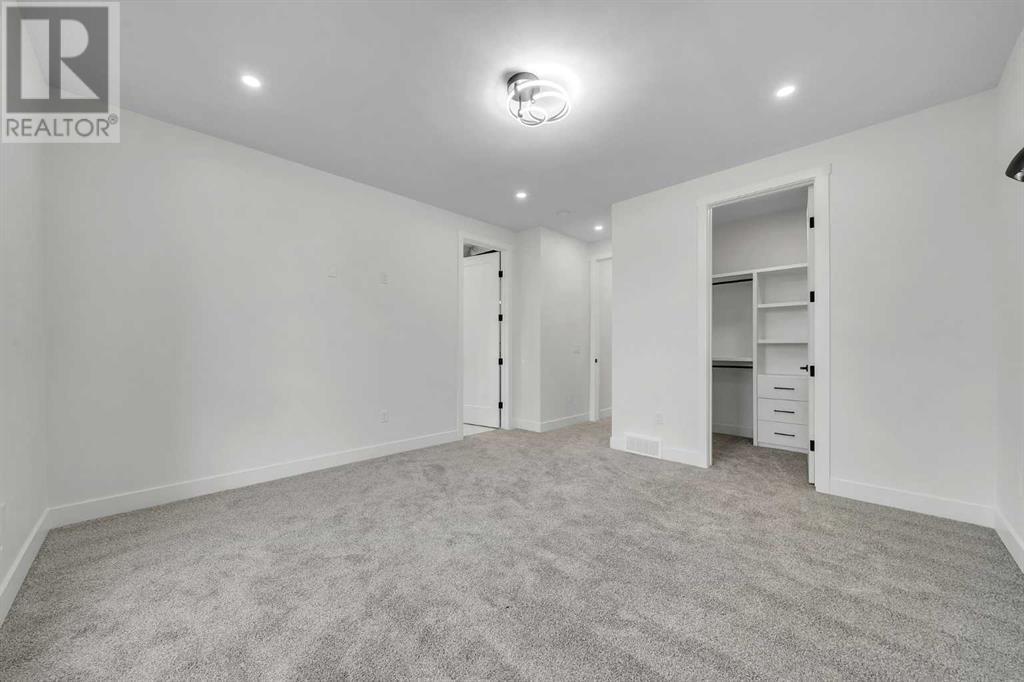 Single Family House for Sale in   Avenue NW Bowness Calgary 