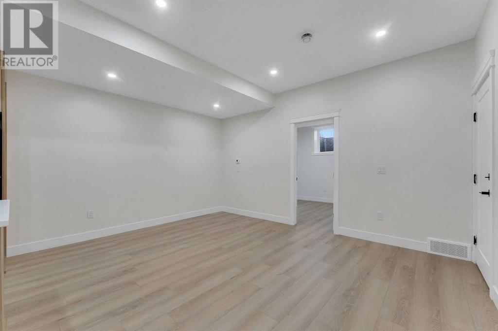 Single Family House for Sale in   Avenue NW Bowness Calgary 