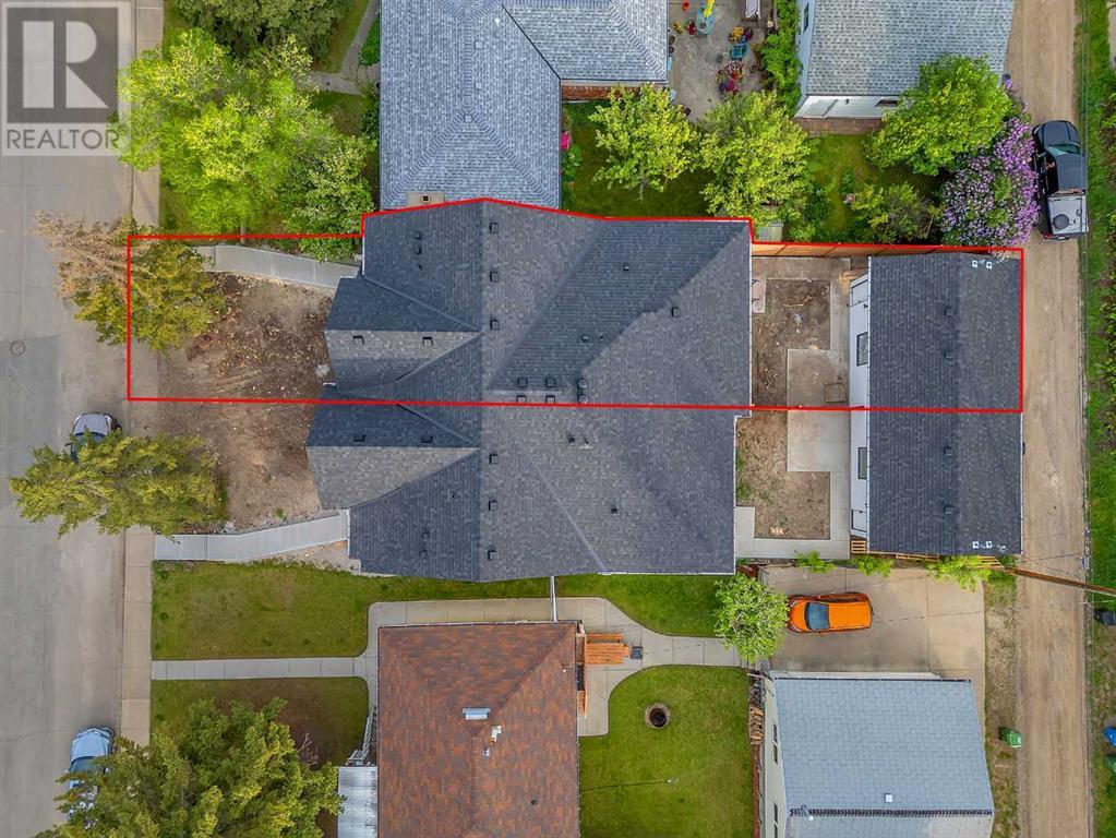 Single Family House for Sale in   Avenue NW Bowness Calgary 