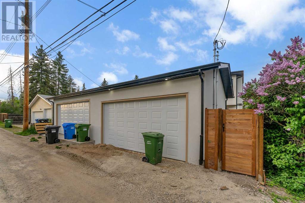 Single Family House for Sale in   Avenue NW Bowness Calgary 