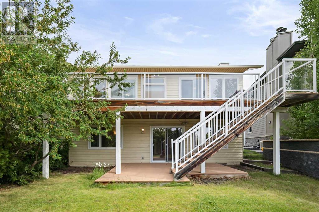 Single Family House 4 Level for Sale in  Hawkhill Way NW Hawkwood Calgary 