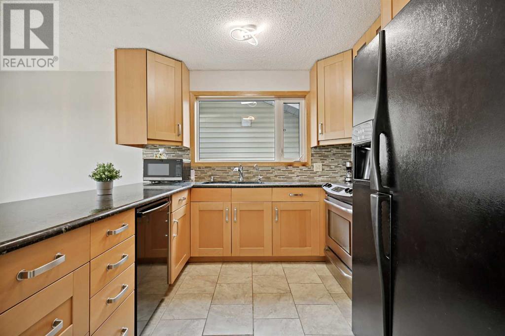 Single Family House 4 Level for Sale in  Hawkhill Way NW Hawkwood Calgary 
