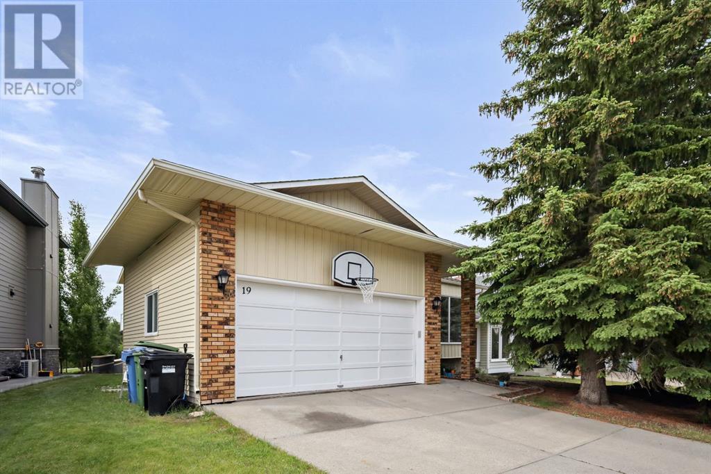 Single Family House 4 Level for Sale in  Hawkhill Way NW Hawkwood Calgary 