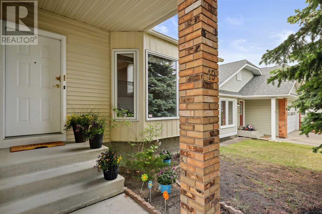 Single Family House 4 Level for Sale in  Hawkhill Way NW Hawkwood Calgary 