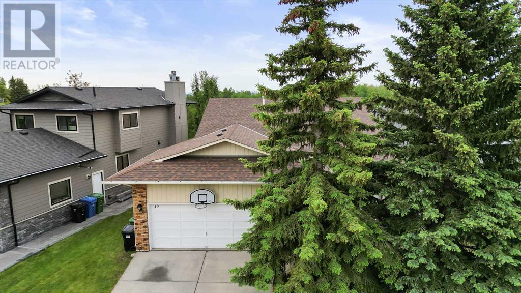 Single Family House 4 Level for Sale in  Hawkhill Way NW Hawkwood Calgary 