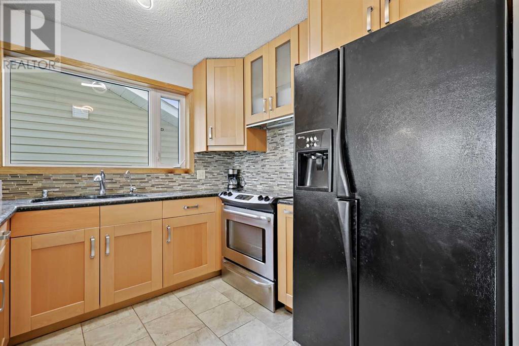 Single Family House 4 Level for Sale in  Hawkhill Way NW Hawkwood Calgary 