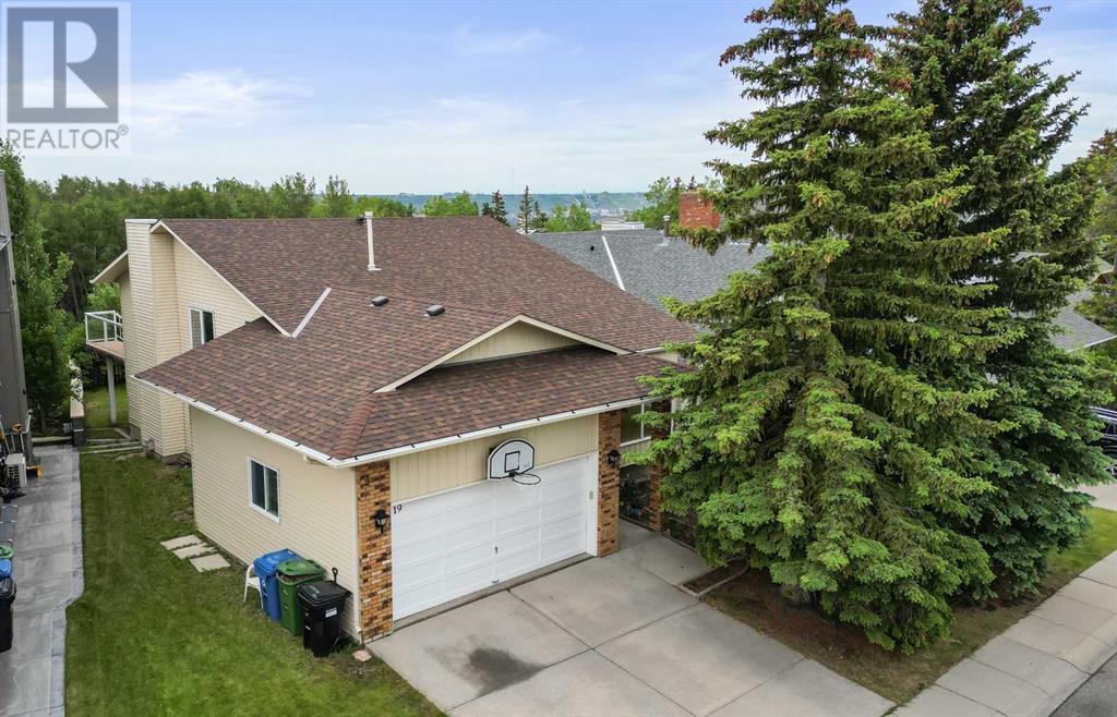 Single Family House 4 Level for Sale in  Hawkhill Way NW Hawkwood Calgary 