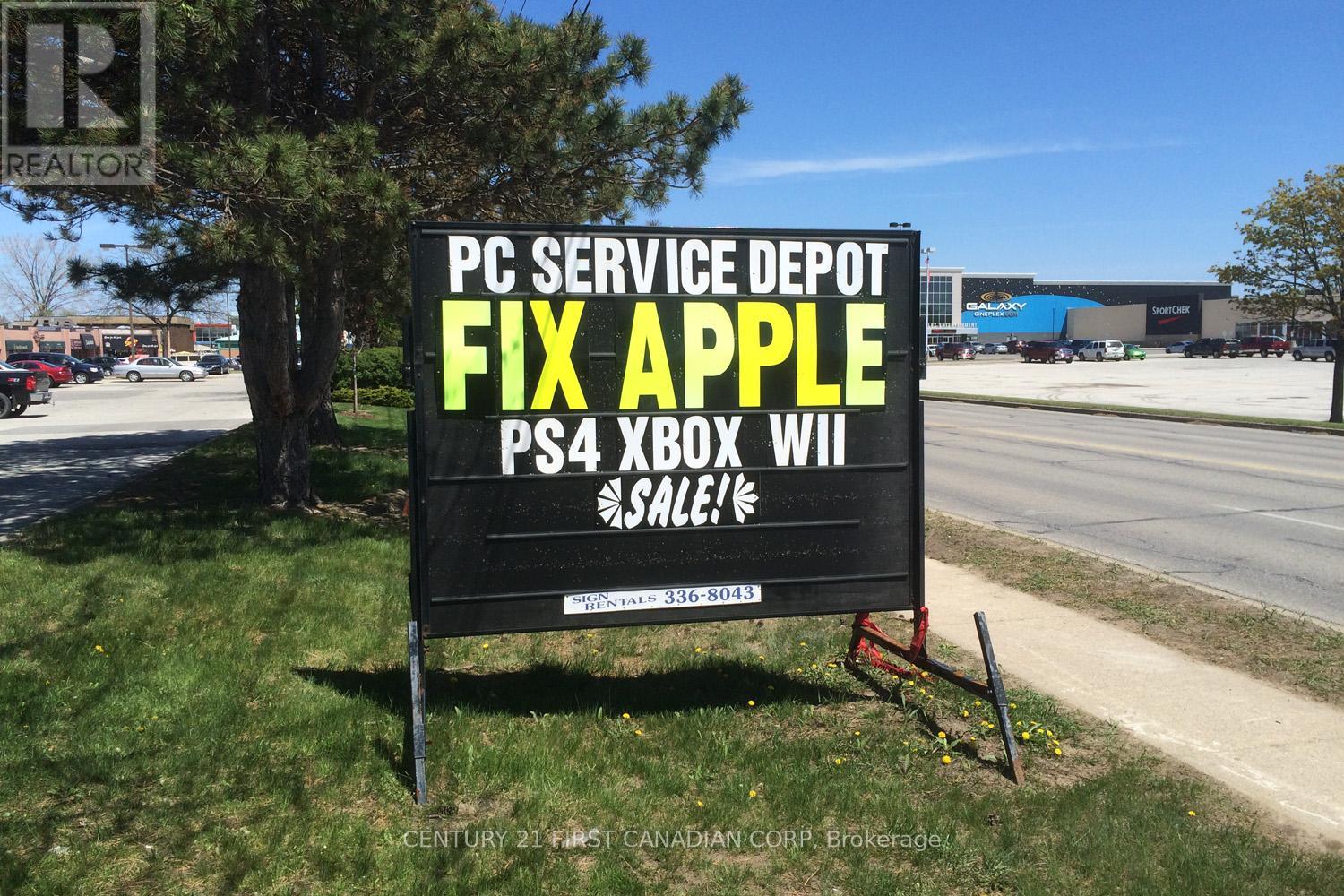 Photo 12 of 21 1362 Lambton Mall Road, Sarnia ON