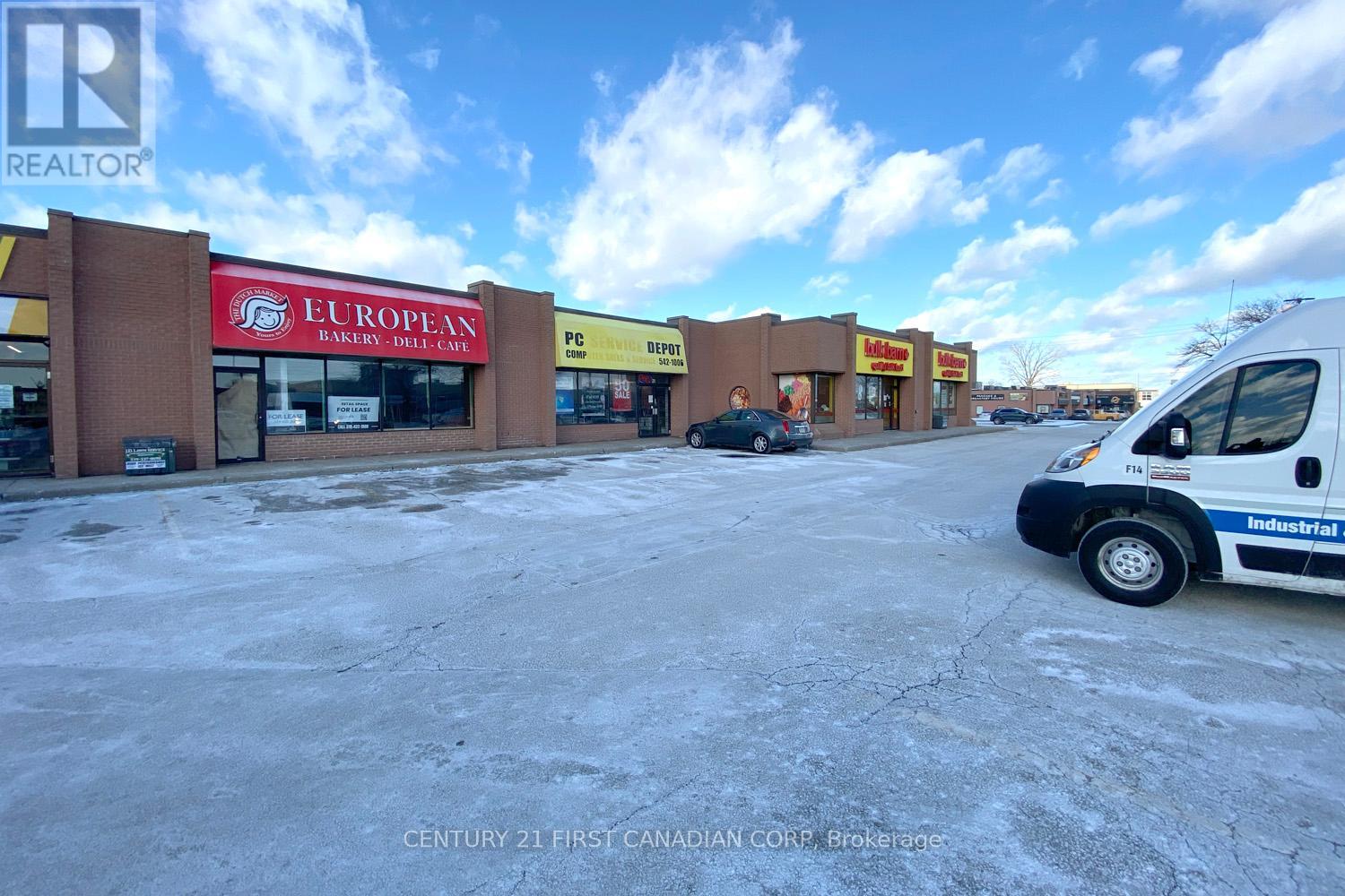 Photo 13 of 21 1362 Lambton Mall Road, Sarnia ON