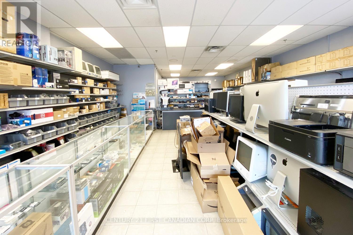 Photo 4 of 21 1362 Lambton Mall Road, Sarnia ON