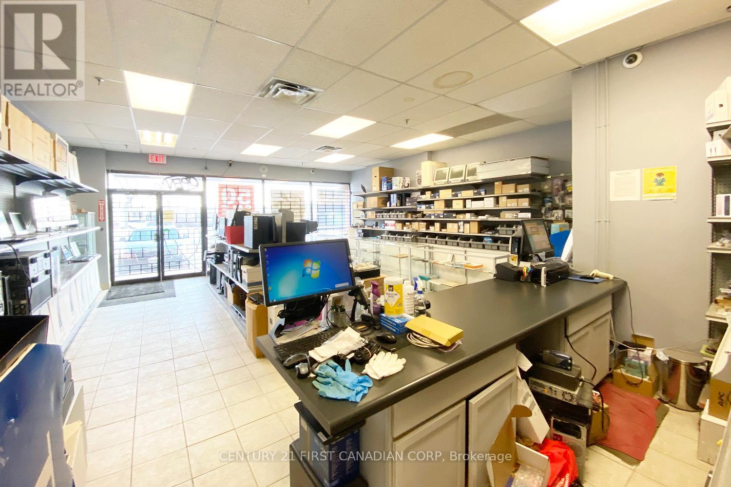 Photo 5 of 21 1362 Lambton Mall Road, Sarnia ON