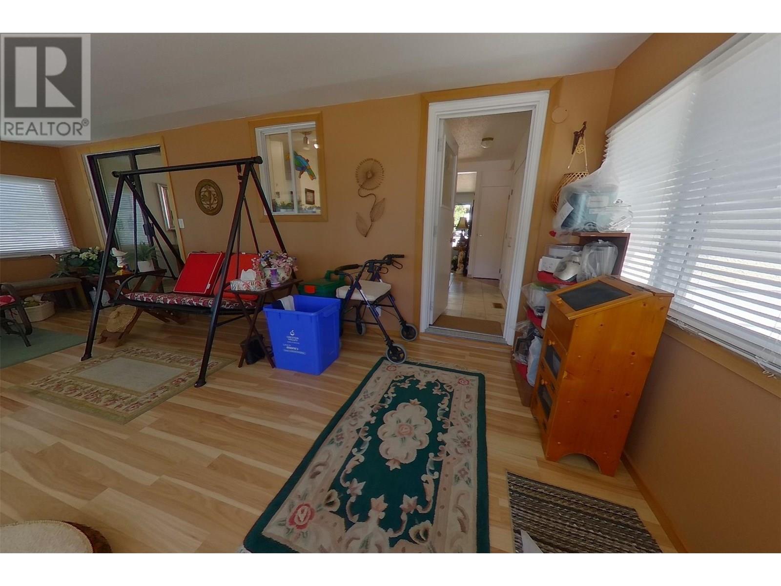 Photo 5 of 515 Canyon Street, Creston BC