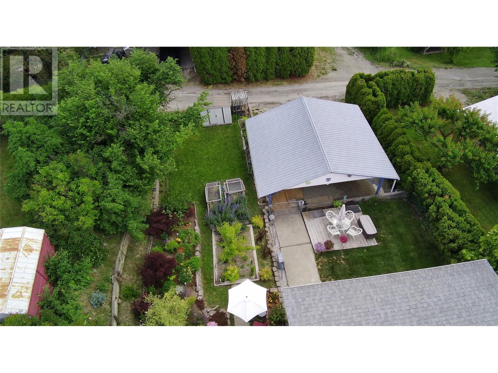 Photo 4 of 515 Canyon Street, Creston BC