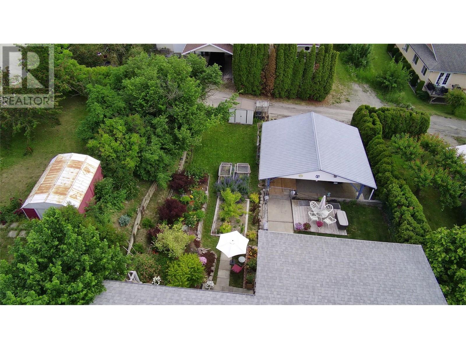 Photo 3 of 515 Canyon Street, Creston BC