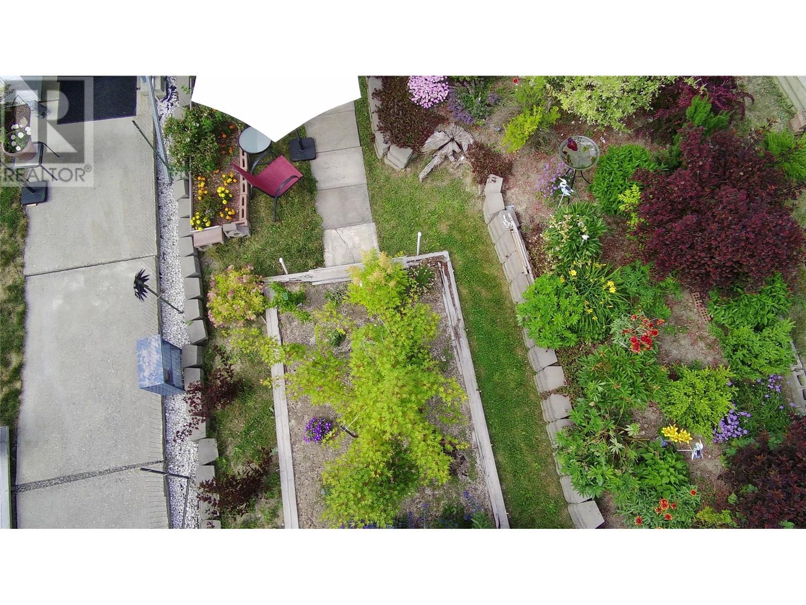 Photo 10 of 515 Canyon Street, Creston BC