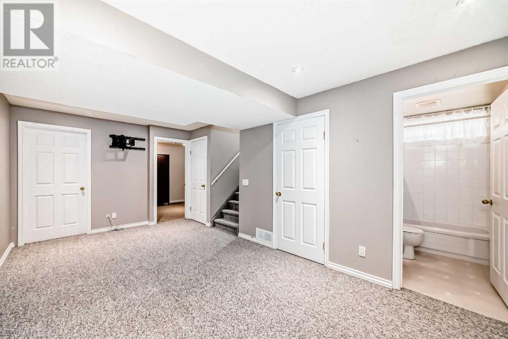 Single Family House for Sale in  Coverdale Way NE Coventry Hills Calgary 